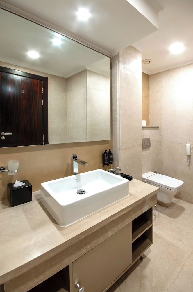 Junior Suite, 1 King Bed photo 2