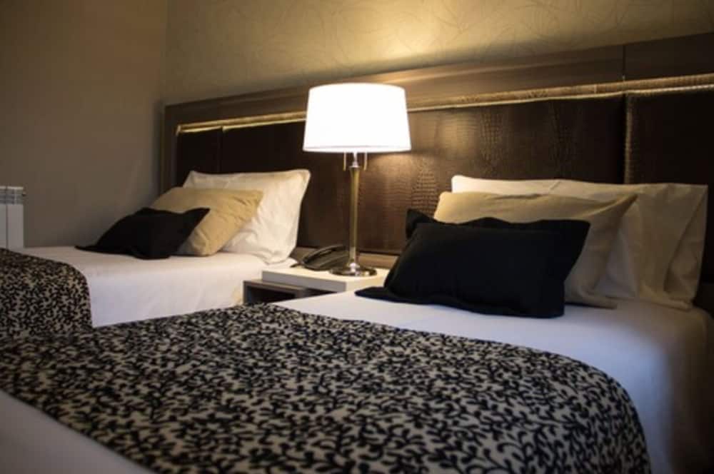 Standard Double Room, 2 Twin Beds photo 1
