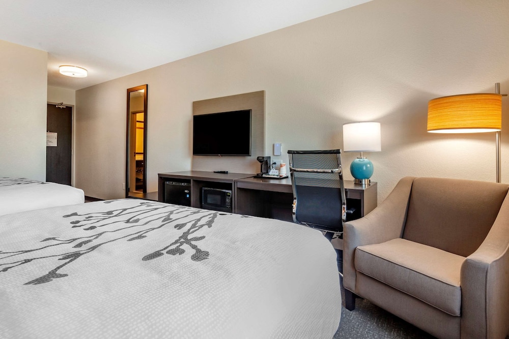 Standard Room, 2 Queen Beds, Non Smoking - Photo 4