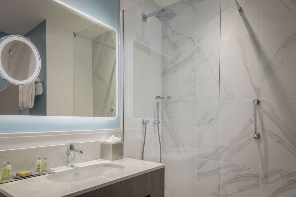 Suite, 1 Bedroom thumbnail 6
