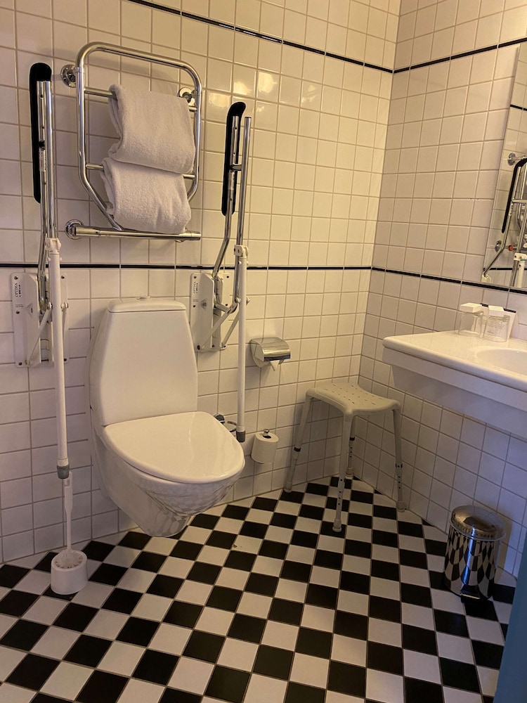Superior Room, 1 Queen Bed, Accessible, Non Smoking