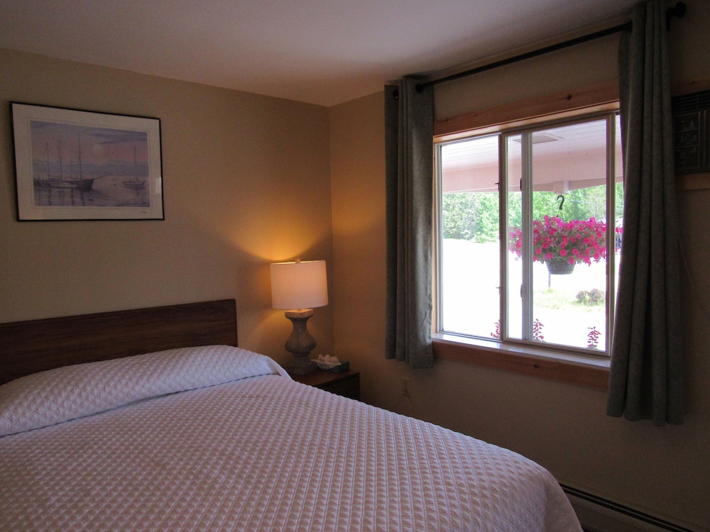 Standard Room, 1 Queen Bed photo 1