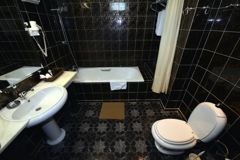 Standard Double or Twin Room photo 2
