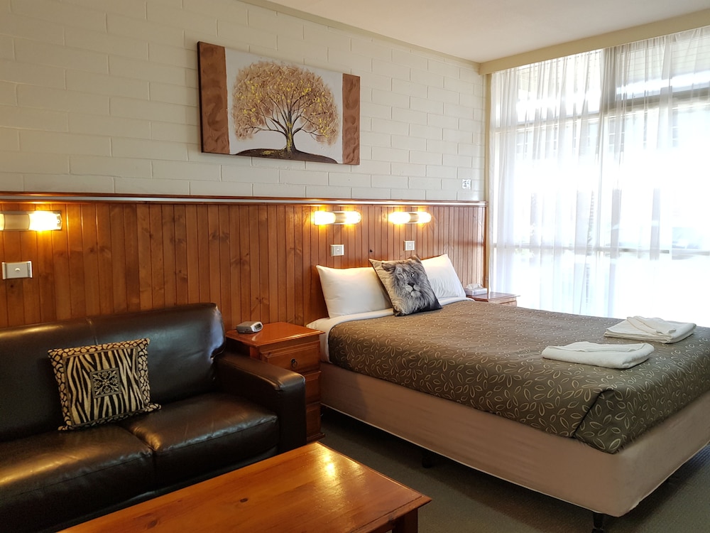 Executive Double Room, 1 Queen Bed, Kitchenette, Ground Floor photo 2