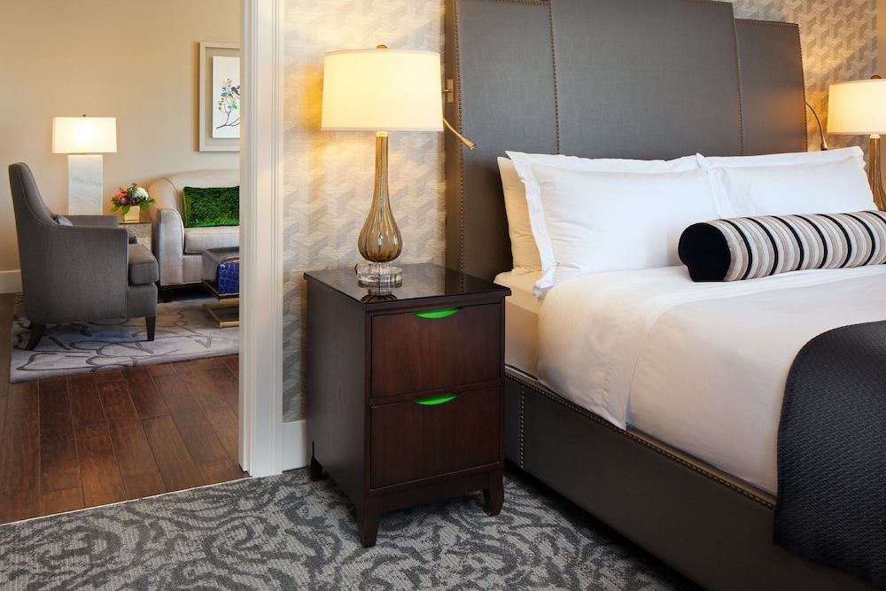 Deluxe Suite, 1 Bedroom - Photo 19