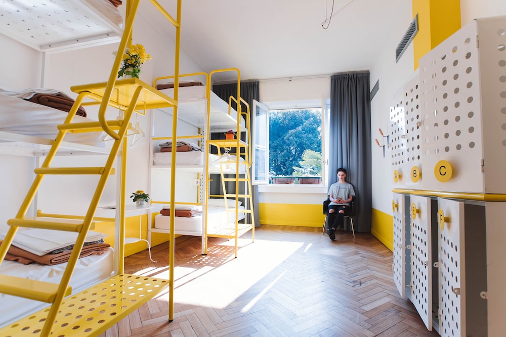 Shared Dormitory, Women only (6 pax) photo 3