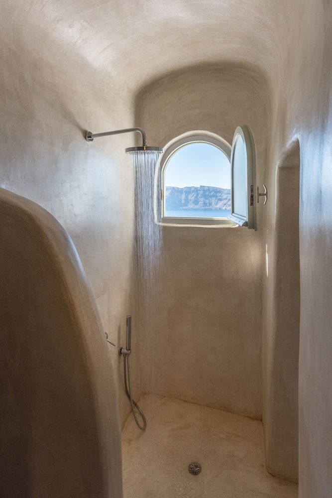 Family Suite, Jetted Tub (Caldera View) - Photo 12