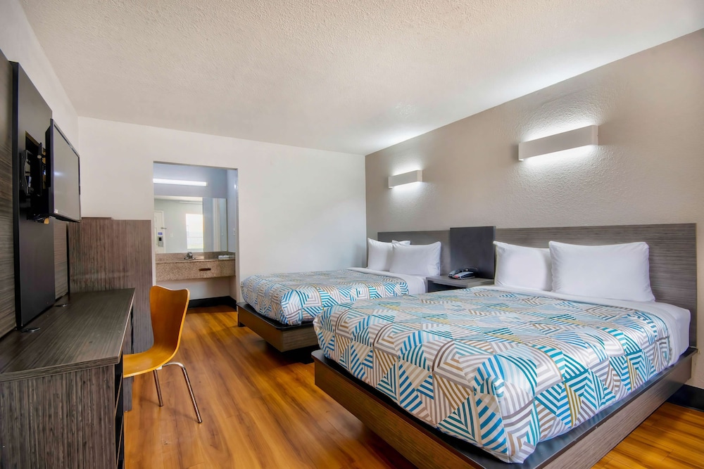 Standard Room, 2 Double Beds, Non Smoking - Photo 1