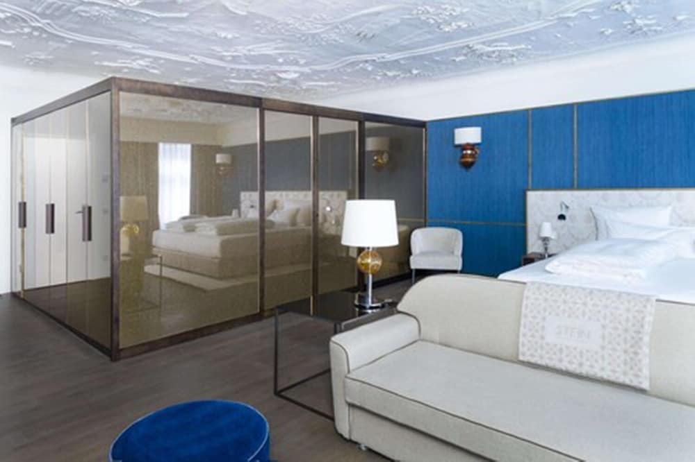 Honeymoon Suite with Spa access - Photo 5