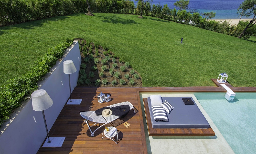 Presidential Villa with Private Pool & Garden