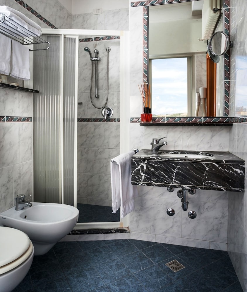 Classic Triple Room - Photo 4