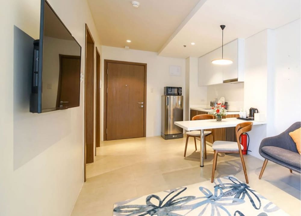 Suite, 1 Bedroom (guests age 18-59) - Photo 3