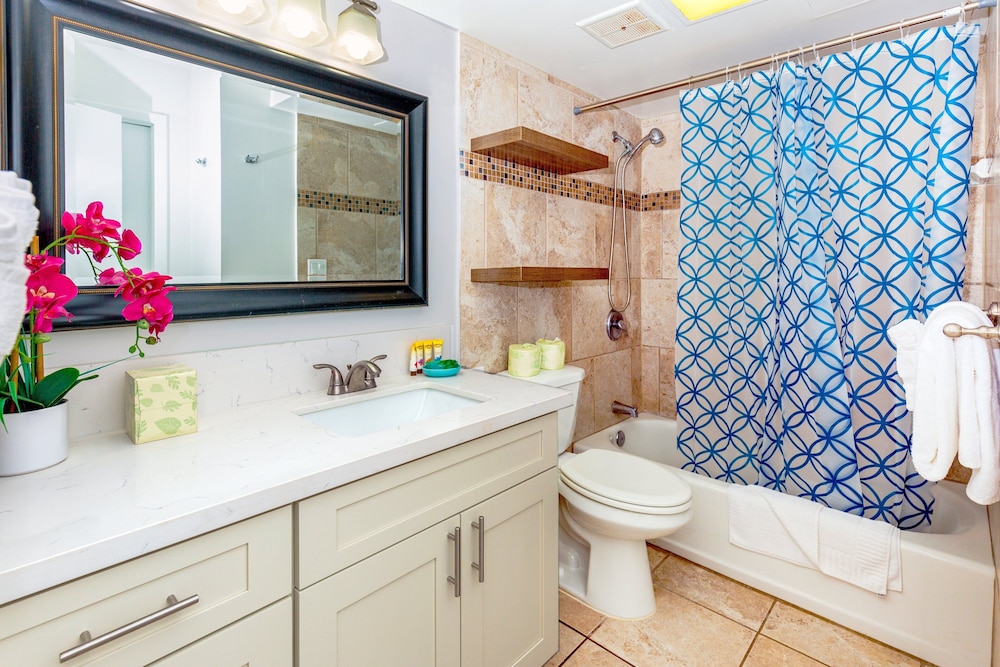 High Floor Ocean View Condo w/ 2 Beds and Parking: Family Condo, 1 Bedroom, Air conditioning, Ocean View (0062) photo