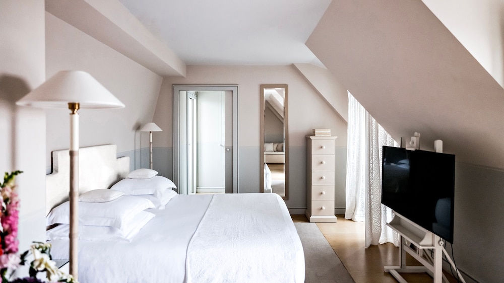 Monsieur George Hotel & Spa – Champs Elysées bedroom photo