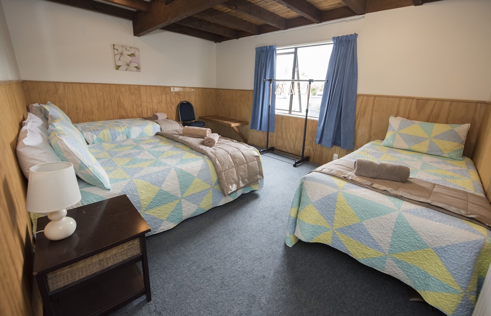 Economy Room, Multiple Beds, Shared Bathroom photo 2