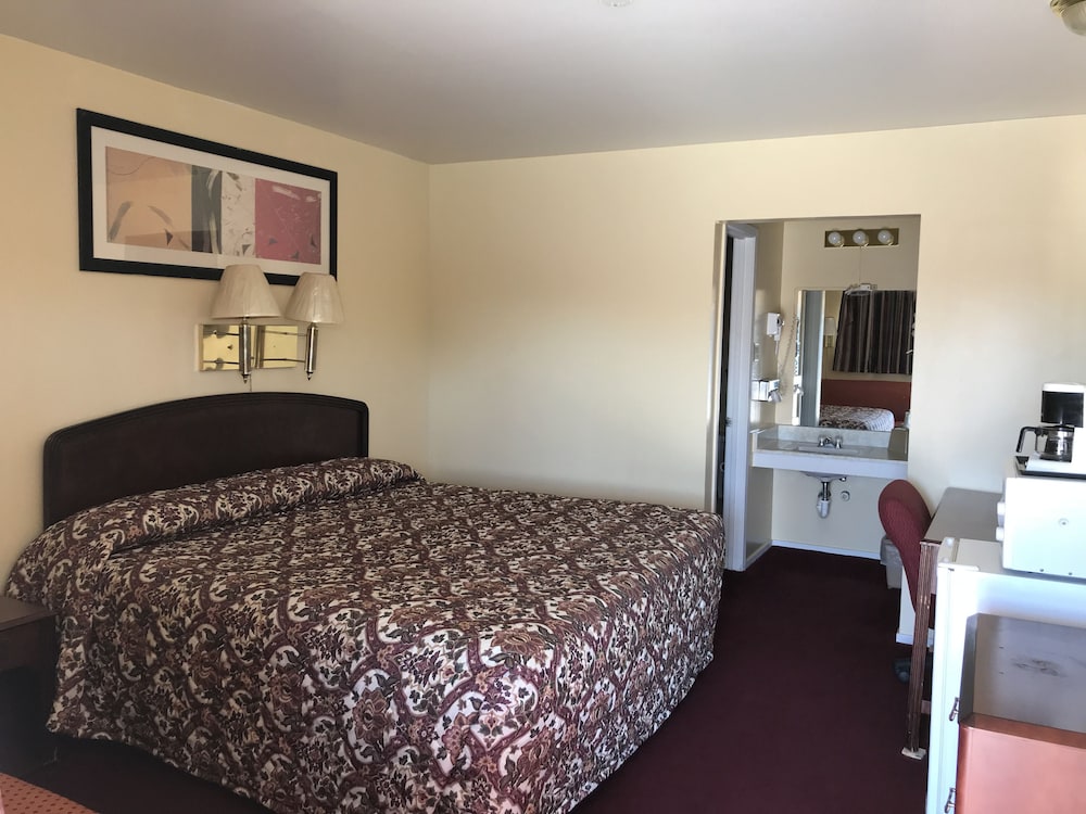 Standard Room, 1 Queen Bed, Non Smoking photo 1