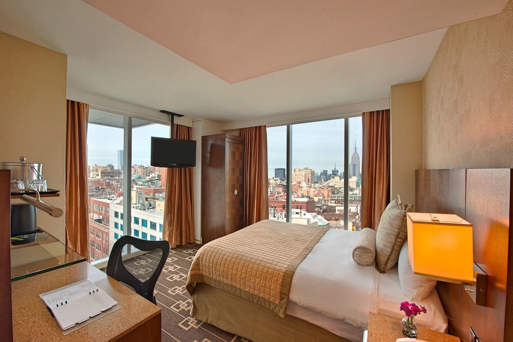 Deluxe Room, 1 Queen Bed, Non Smoking (Manhattan View, wellness)