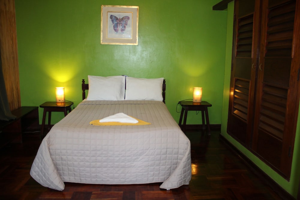 Quad Room With 2 Double Beds Green Room