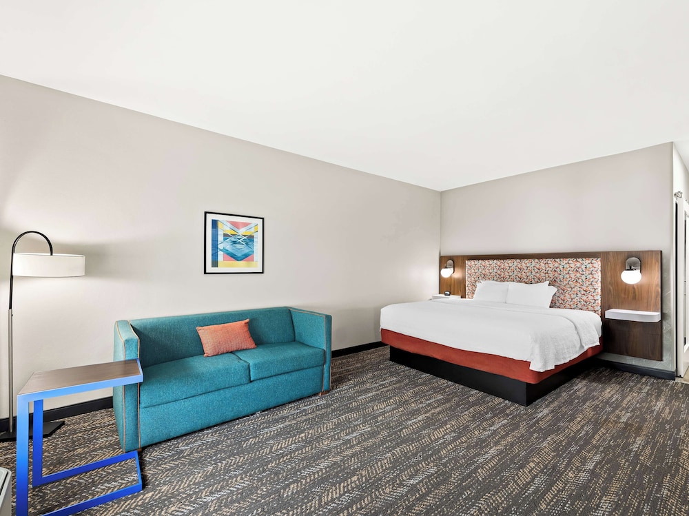 Suite, 1 King Bed, Accessible, Refrigerator & Microwave (Hearing) - Photo 3