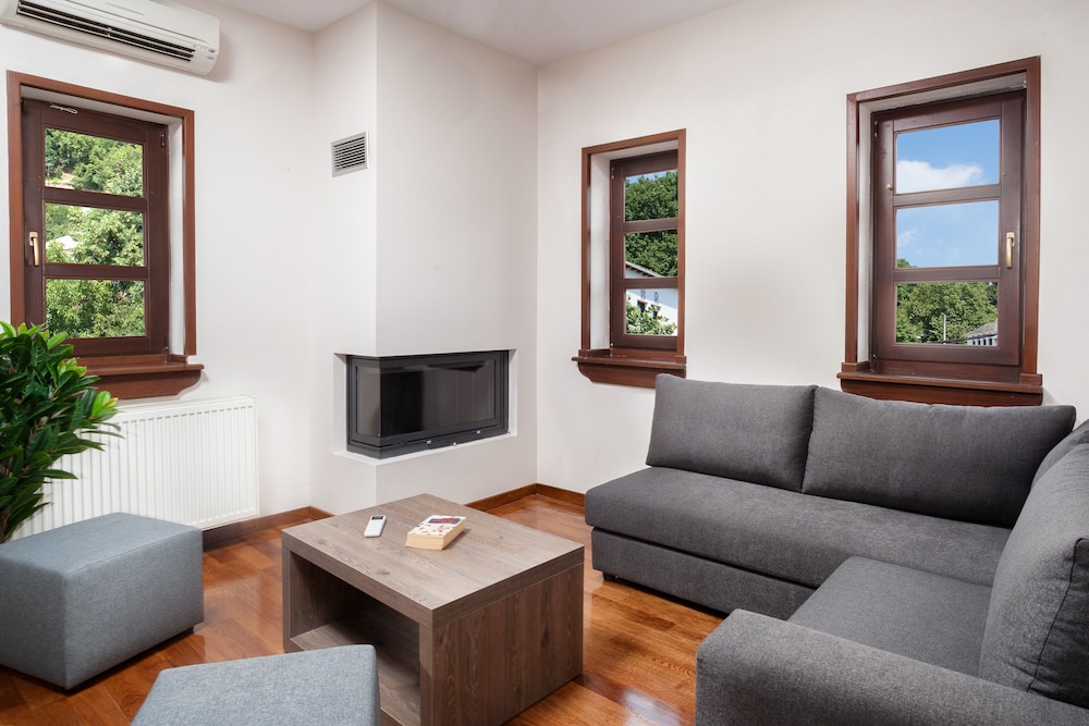 Grand Luxury Suite with Panoramic View - Photo 2