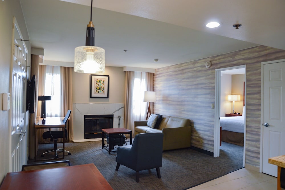 Suite, 2 Bedrooms - Photo 1