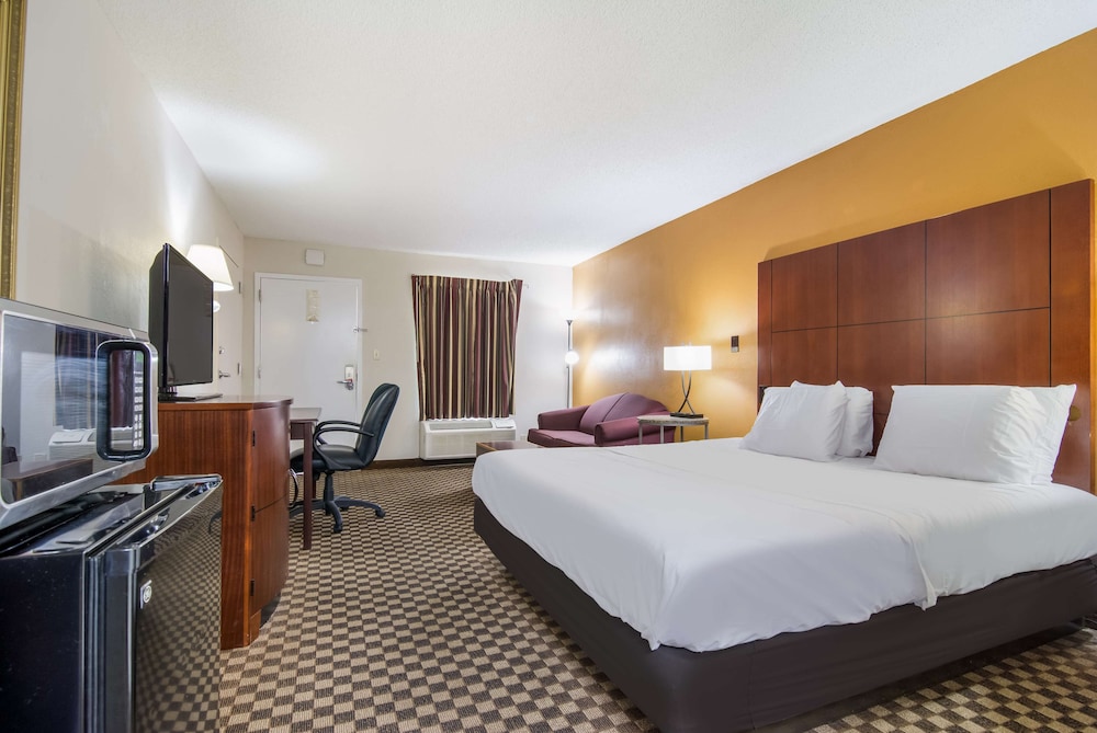 Room, 1 King Bed, Smoking - Photo 1