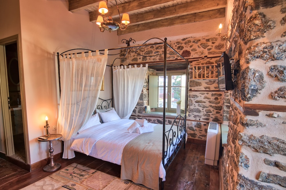 R6 Luxury Double Room, Balcony, Garden View