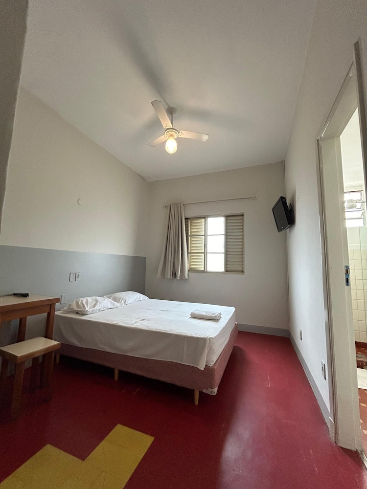 Economy Room - With TV photo 2