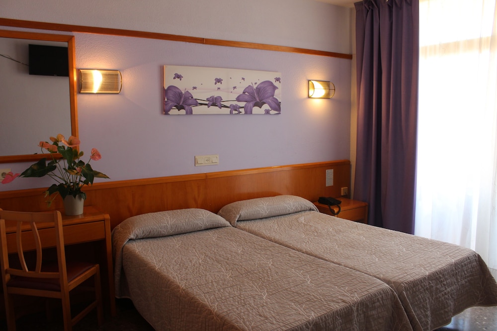 Standard Double or Twin Room, Balcony - Photo 3