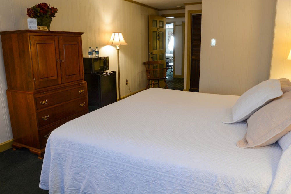 Standard Room, 1 King Bed - Photo 4