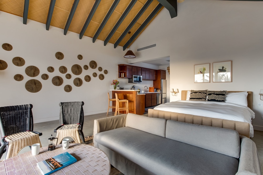 Three Bedroom Beachfront Villa photo 2