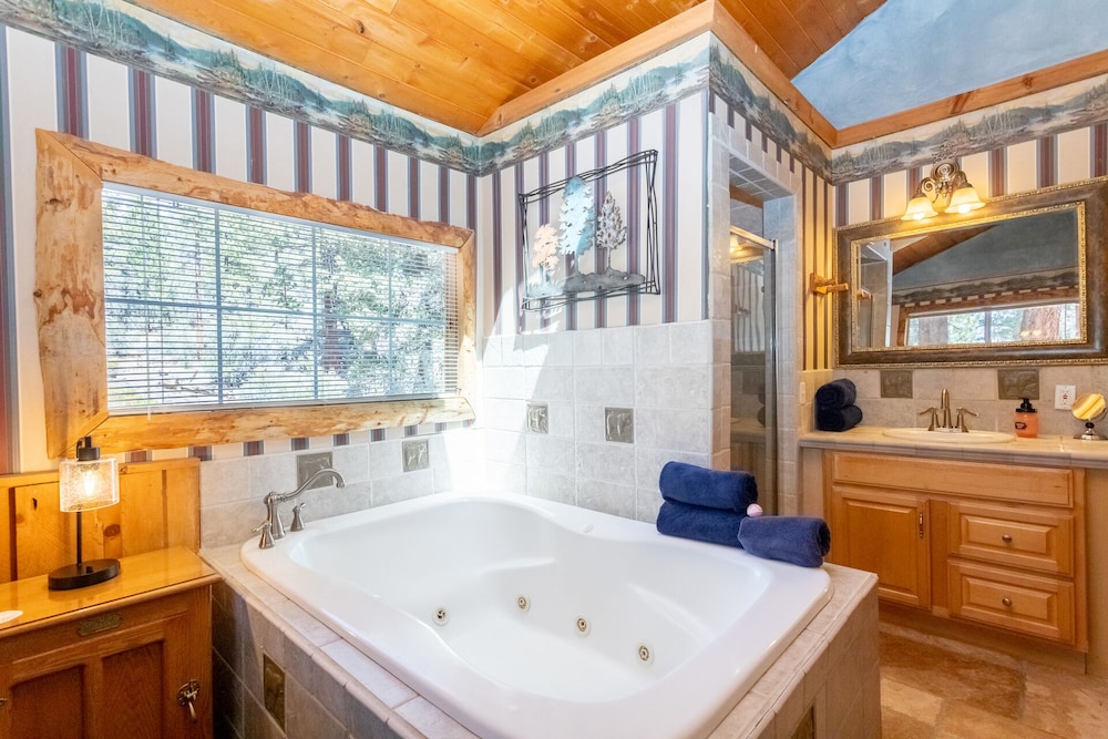 Standard Cabin, Ensuite, Mountain View (Hunters Lodge) photo 2