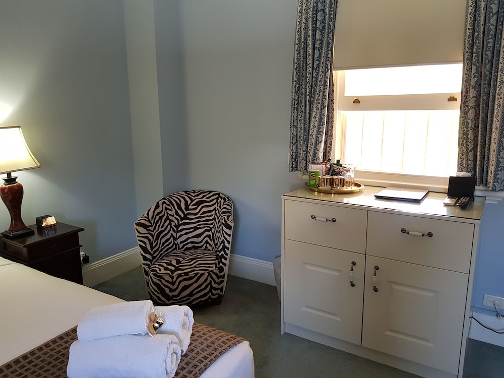 Deluxe Room thumbnail 5