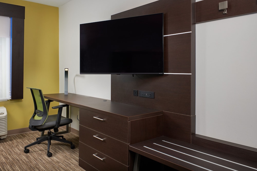 Standard Room, 2 Queen Beds - Photo 4
