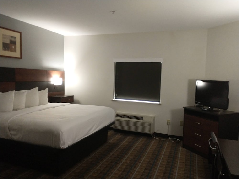 Room, 1 King Bed, Non Smoking (Efficiency) - Photo 4