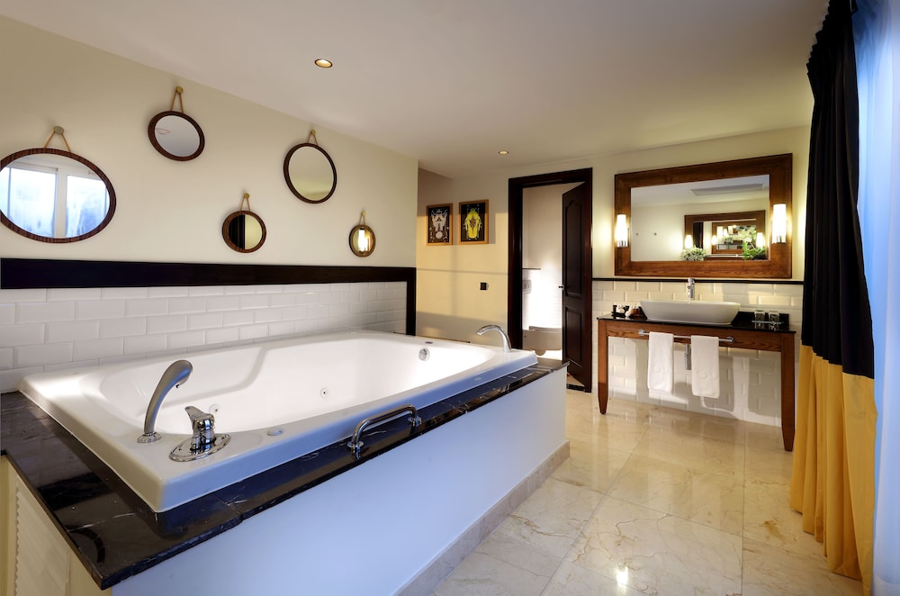 Romance Villa Suite Ocean View