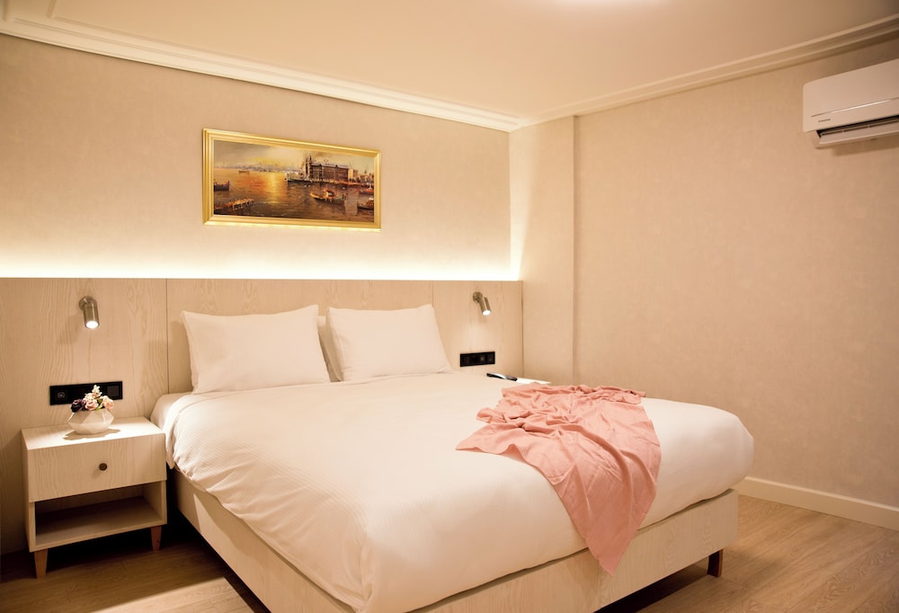 Economy Double or Twin Room photo 3