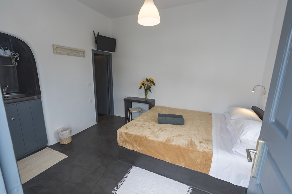 Two Bedroom Apartment with outdoor hot tub - Photo 7