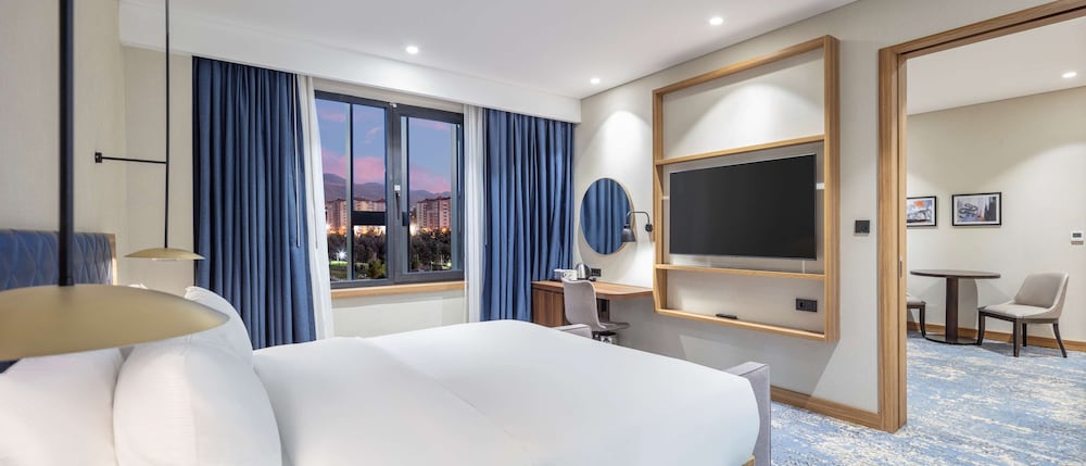 King, Suite, 2 Bedrooms