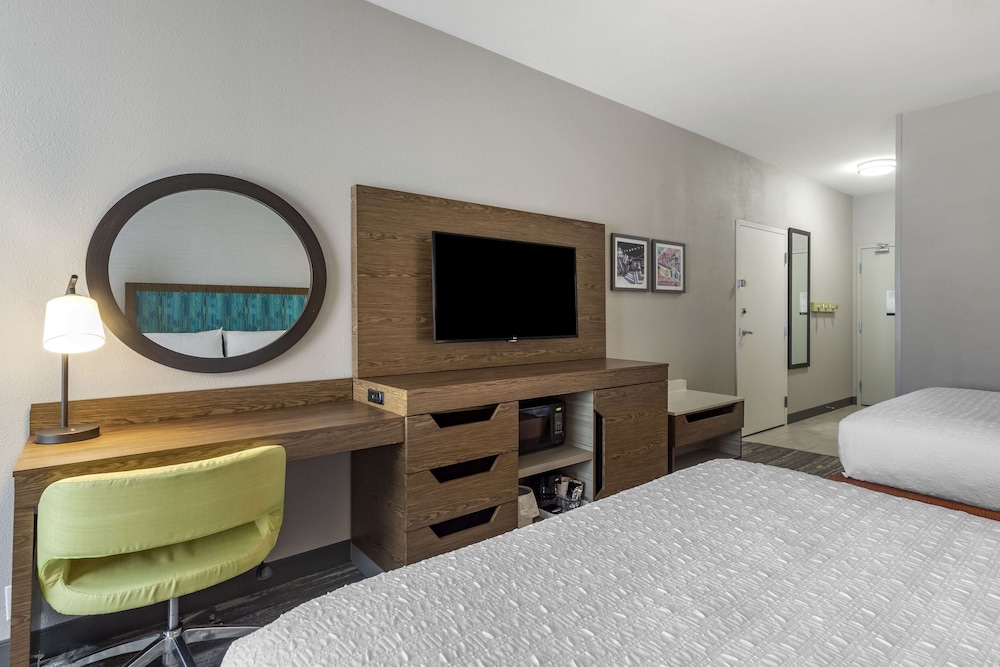 Room, 2 Queen Beds, Accessible, Bathtub photo 3