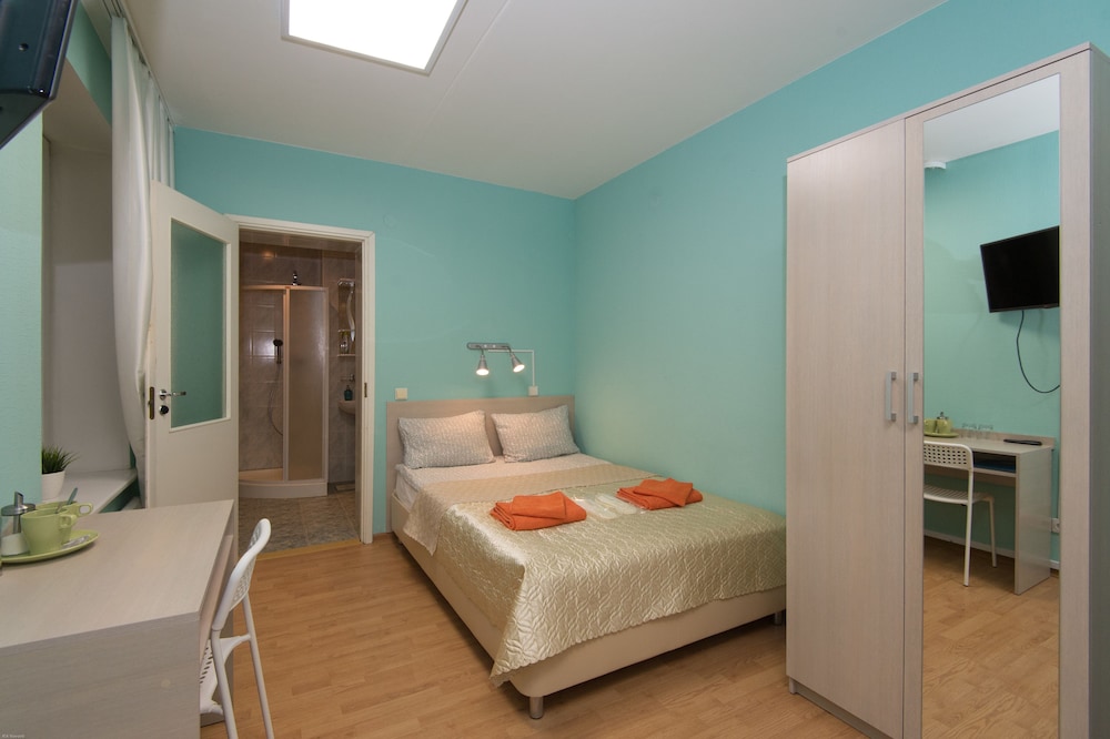 Standard Double Room, Private Bathroom photo 3