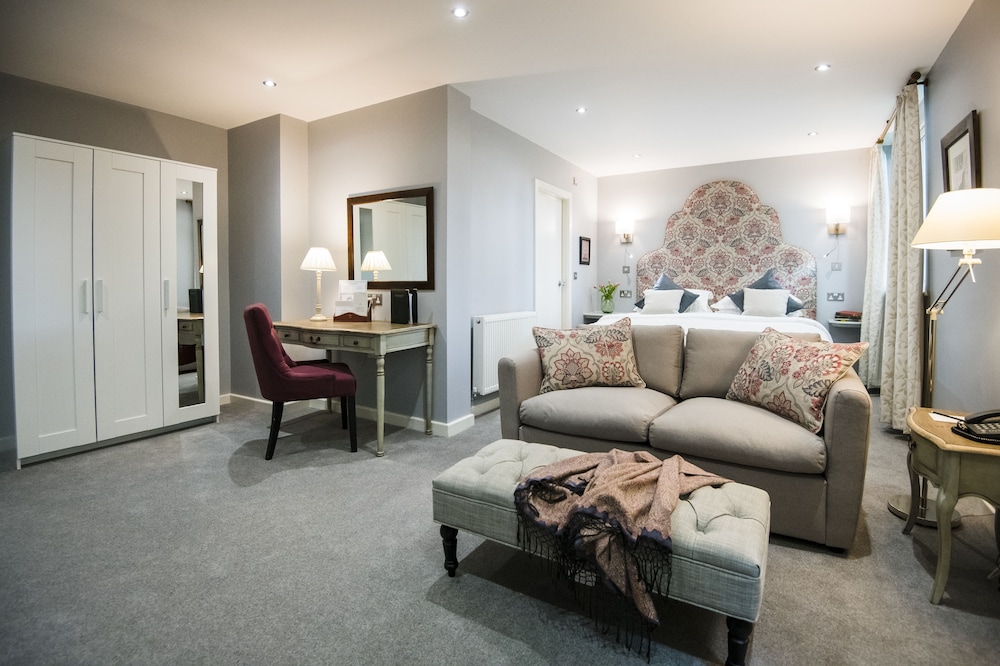 Executive Suite - Photo 2