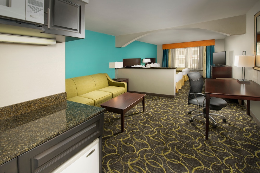 Standard Room, 2 Queen Beds, Accessible (Mobility, Accessible Tub) - Photo 2