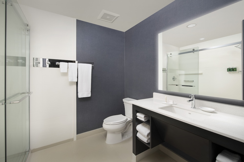 Suite, 1 Bedroom - Photo 11