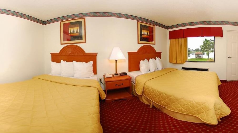 2 Double Beds, Suite, Nonsmoking photo 2