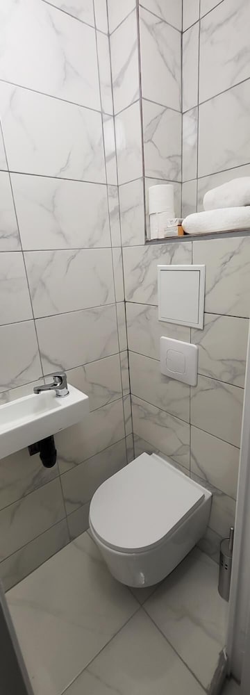 Basic Triple Room photo 2