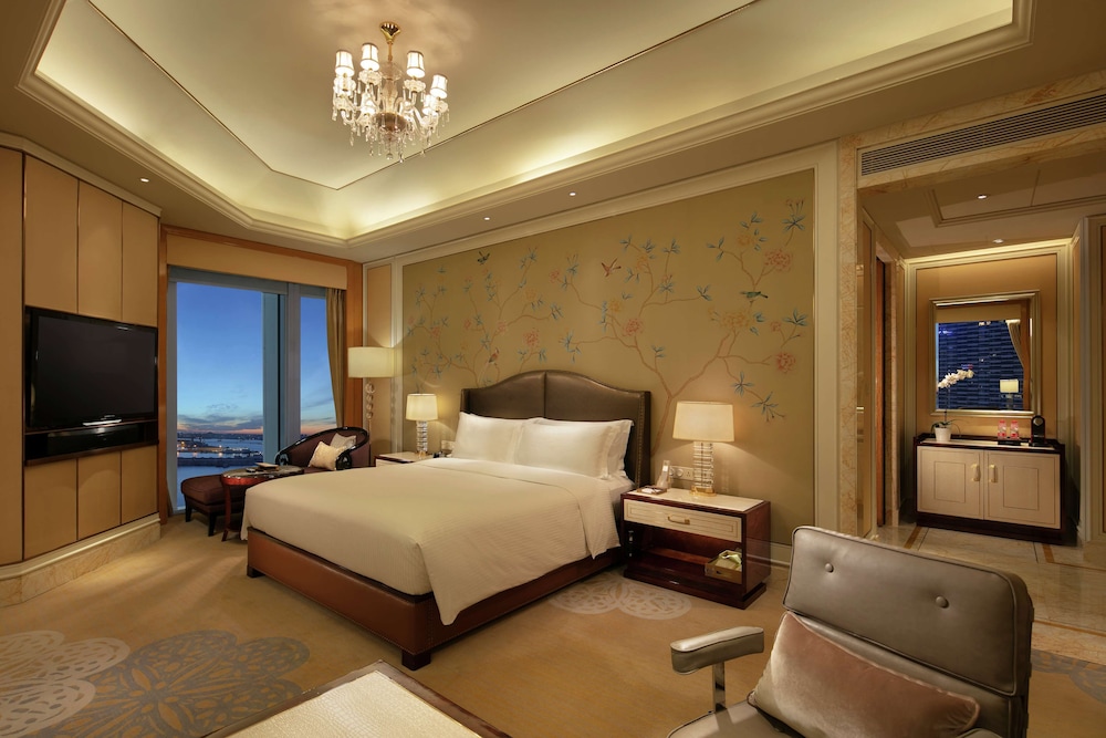 Executive Room, 1 King Bed, Corner photo 1