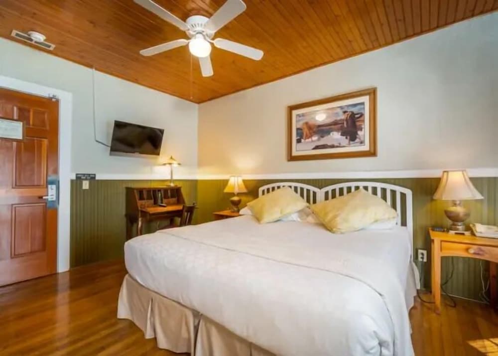 Lodge Room with Balcony photo 2