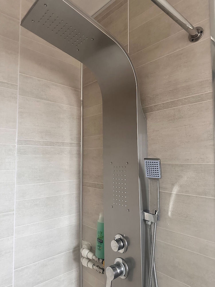 Classic Suite, Ensuite photo 3