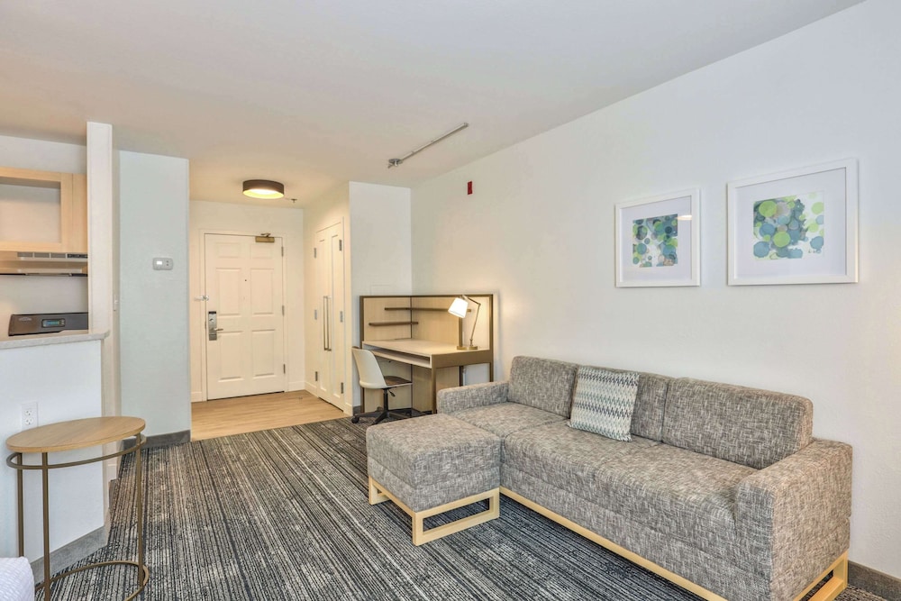 Suite, 1 Queen Bed with Sofa bed, Non Smoking - Photo 2